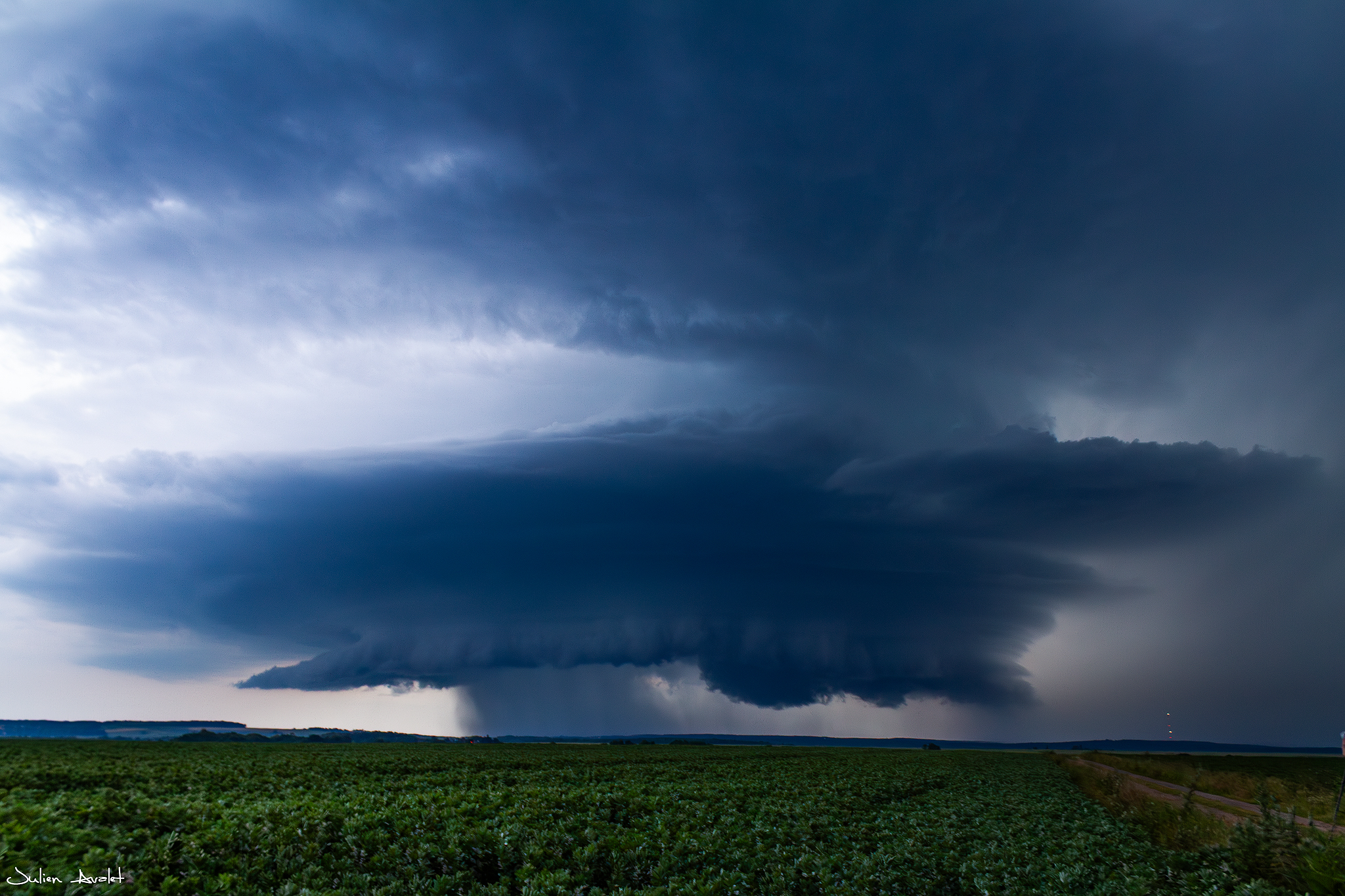 Violente supercellule destructrice lors d'une incroyable journée le 8 juin 2014 